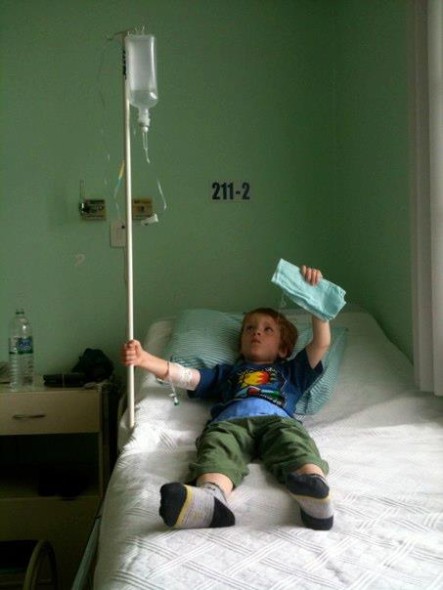 Mi hijo en un hospital de Brasil, recuperÃ¡ndose de la fiebre.
