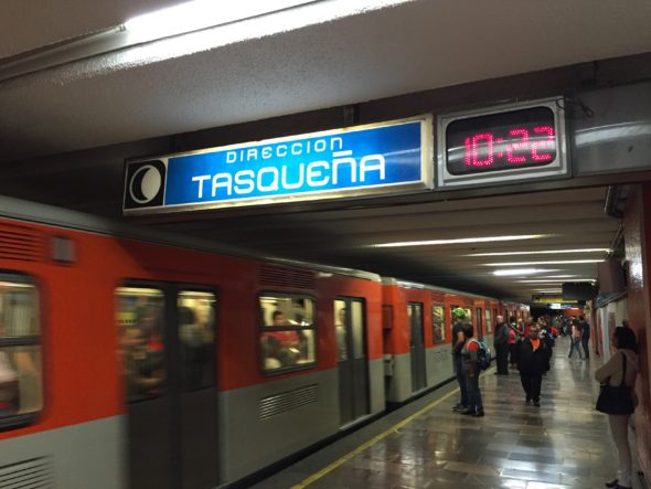 Tomando el metro lÃ­nea 2 en direcciÃ³n TasqueÃ±a