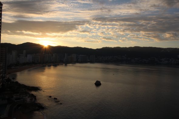 Amanecer sobre Acapulco