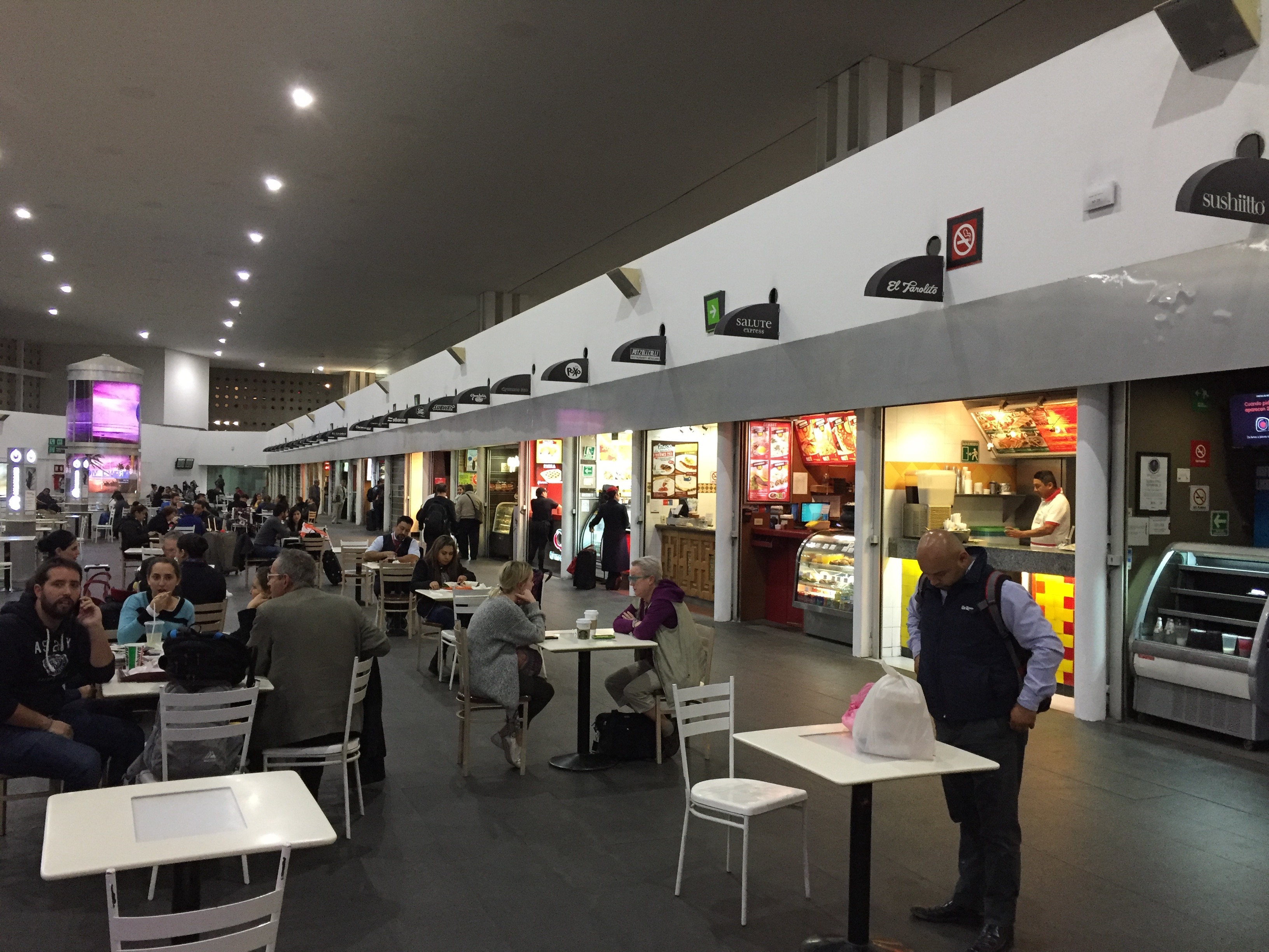 Comer En La Terminal 2 Del Aeropuerto De México – De Viaje A México